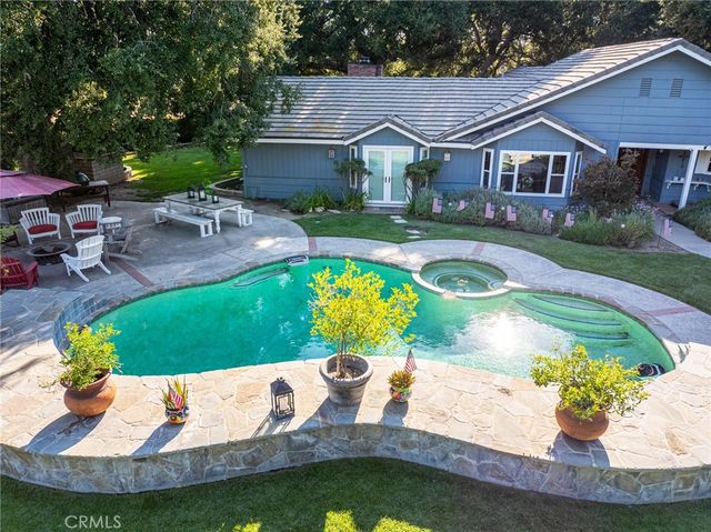 24713 Choke Cherry Lane, Newhall, CA 91321