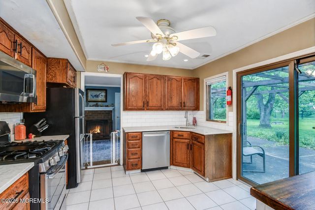32 Ethan Allen Road, Freehold, NJ 07728