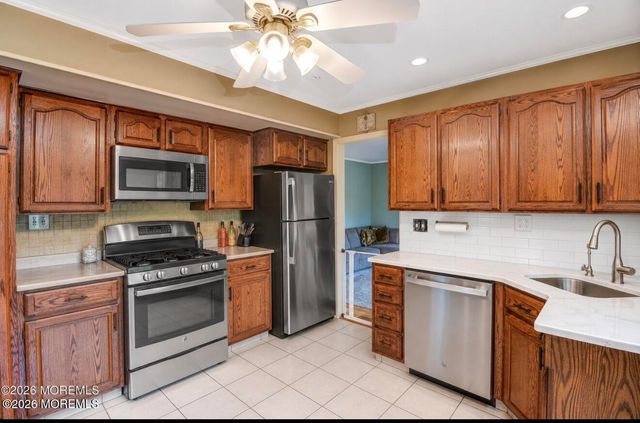 32 Ethan Allen Road, Freehold, NJ 07728