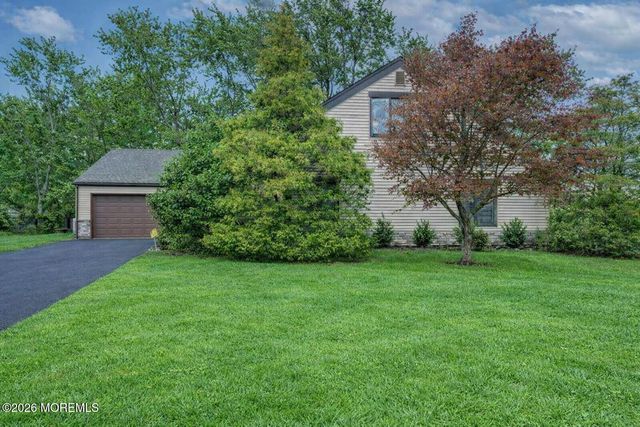 32 Ethan Allen Road, Freehold, NJ 07728