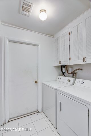 32 Ethan Allen Road, Freehold, NJ 07728