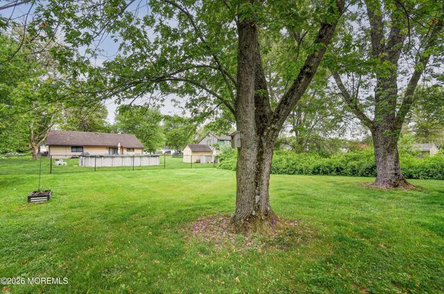 32 Ethan Allen Road, Freehold, NJ 07728
