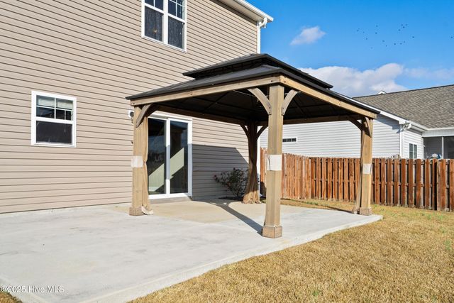 111 Saw Grass Drive, Maple Hill, NC 28454