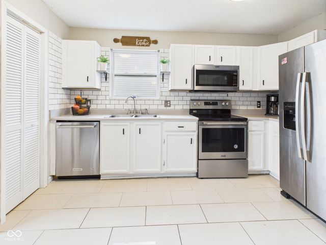 8193 S Firefly Drive, Pendleton, IN 46064