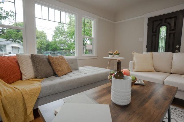 318 E Pine St, Stockton, CA 95204