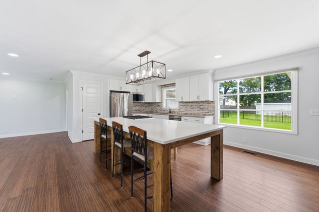 2118 Stratford Rd, Murfreesboro, TN 37129