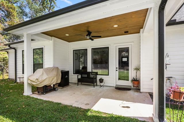 15113 Paradise Court, Willis, TX 77318