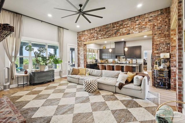 7664 Buffalo Ridge Rd, Pace, FL 32571