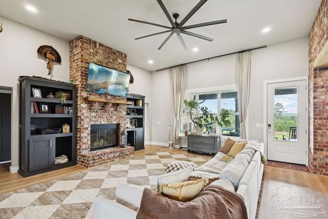 7664 Buffalo Ridge Rd, Pace, FL 32571