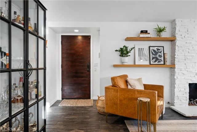 2229 Anaheim, Costa Mesa, CA 92627