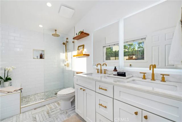 2229 Anaheim, Costa Mesa, CA 92627