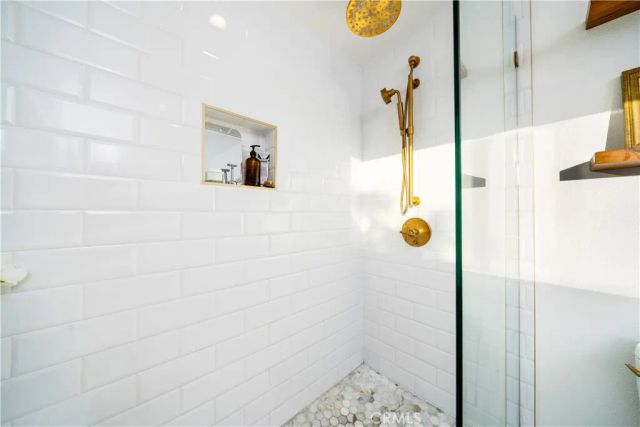 2229 Anaheim, Costa Mesa, CA 92627