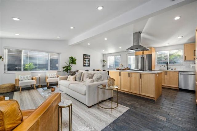 2229 Anaheim, Costa Mesa, CA 92627