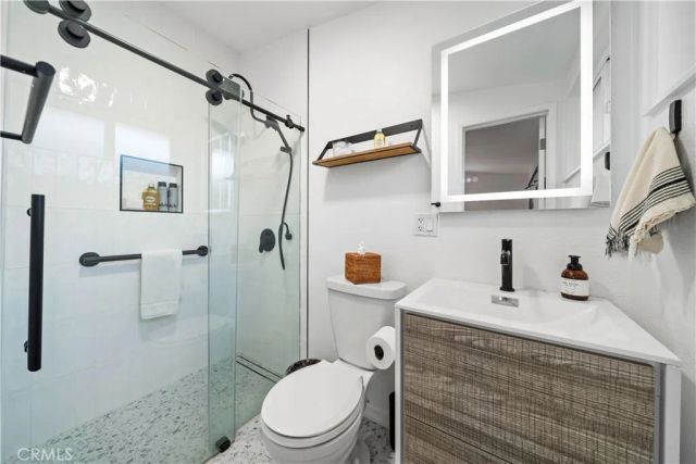 2229 Anaheim, Costa Mesa, CA 92627