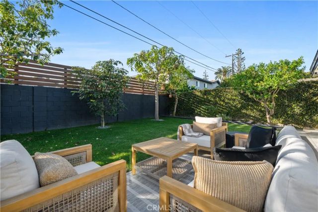 2229 Anaheim, Costa Mesa, CA 92627