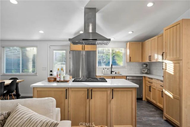 2229 Anaheim, Costa Mesa, CA 92627