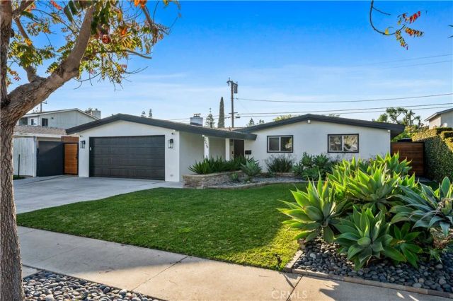 2229 Anaheim, Costa Mesa, CA 92627