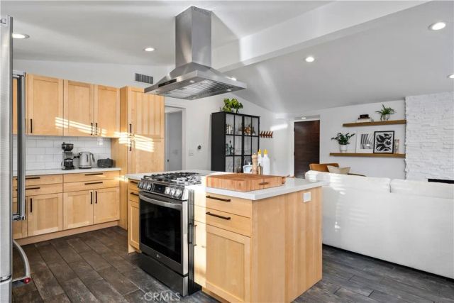 2229 Anaheim, Costa Mesa, CA 92627