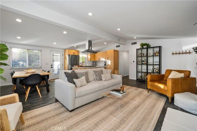 2229 Anaheim, Costa Mesa, CA 92627