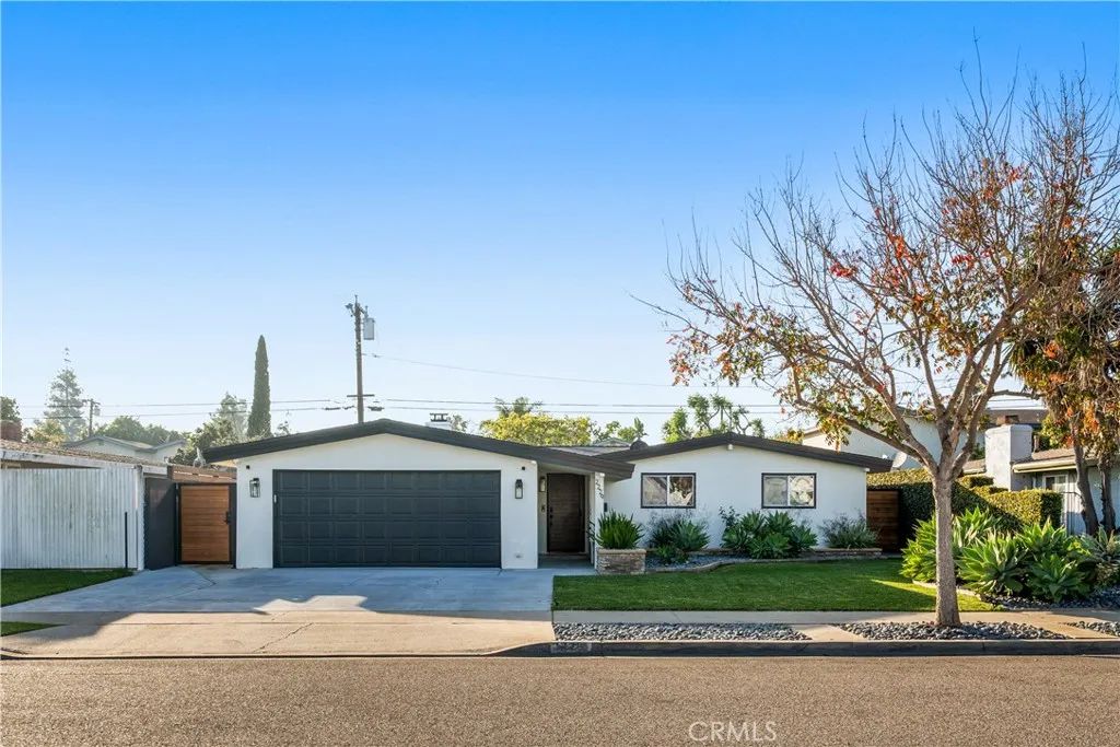 2229 Anaheim, Costa Mesa, CA 92627