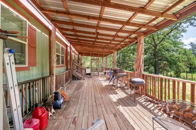 1231 Peach Creek RD, Waelder, TX 78959