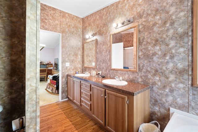1231 Peach Creek RD, Waelder, TX 78959
