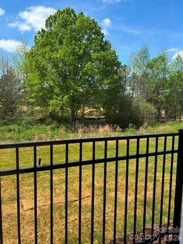 3048 Five Creek Road, Charlotte, NC 28213