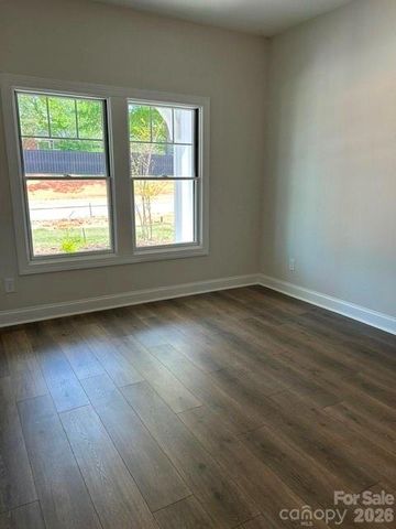 3048 Five Creek Road, Charlotte, NC 28213