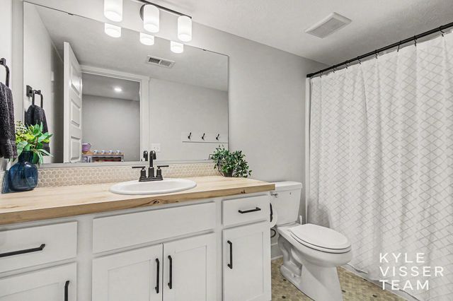 7408 Graymoor Street SE, Caledonia, MI 49316