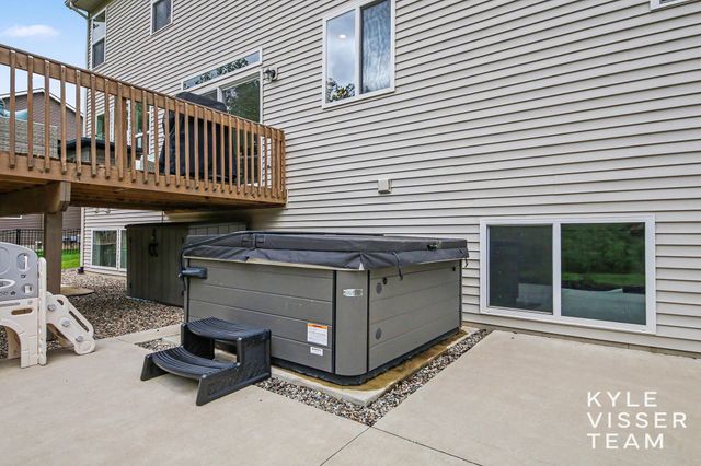 7408 Graymoor Street SE, Caledonia, MI 49316