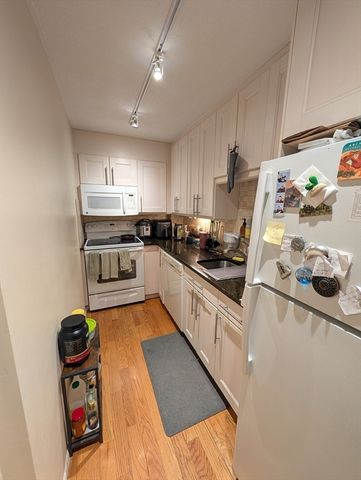 164 Galen St 47, Watertown, MA 02472