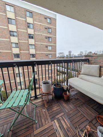 164 Galen St 47, Watertown, MA 02472