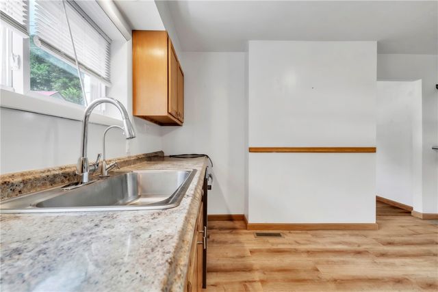 936 Pike Run Dr, California, PA 15423