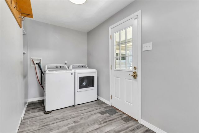 936 Pike Run Dr, California, PA 15423