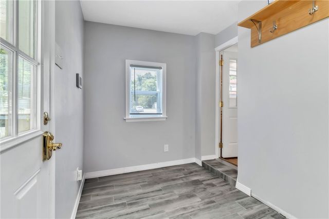 936 Pike Run Dr, California, PA 15423