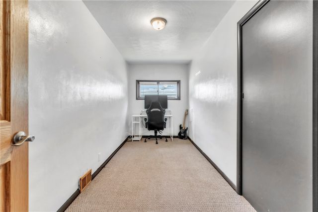 936 Pike Run Dr, California, PA 15423