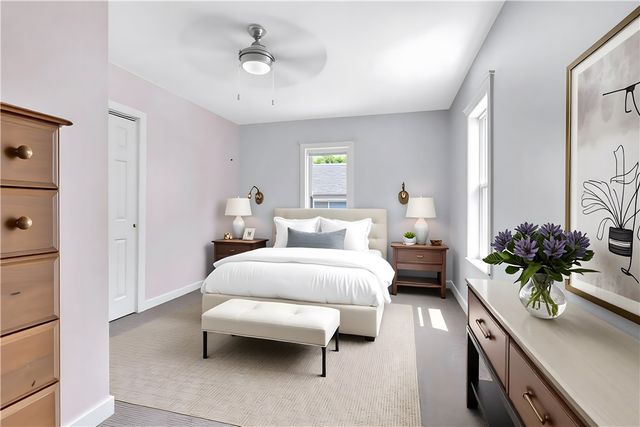 936 Pike Run Dr, California, PA 15423