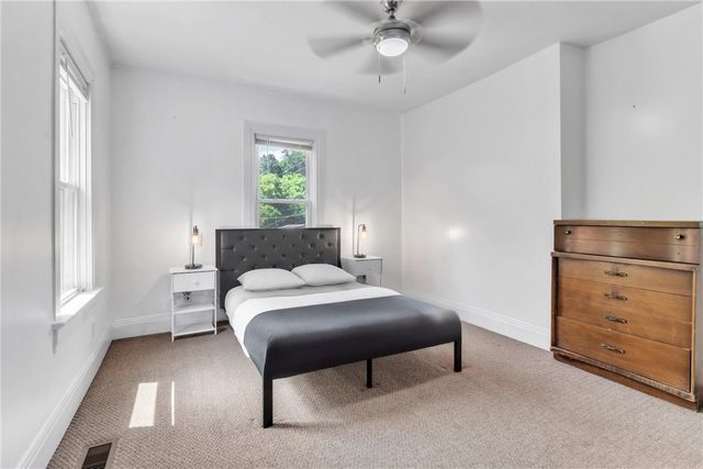 936 Pike Run Dr, California, PA 15423