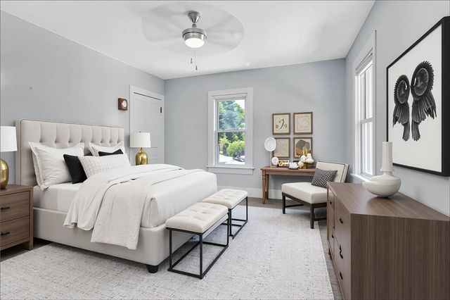 936 Pike Run Dr, California, PA 15423