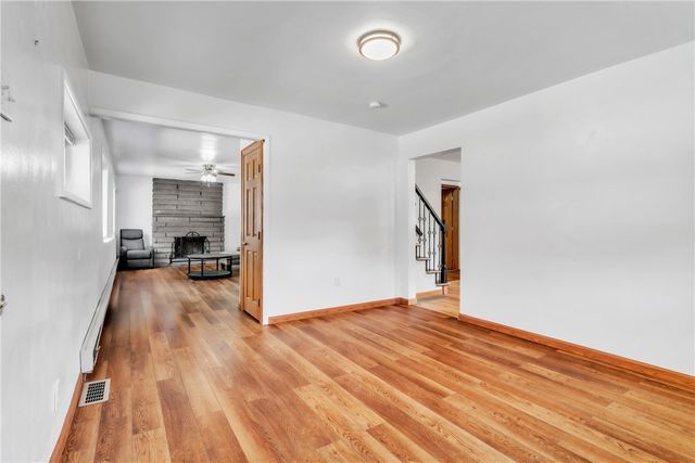 936 Pike Run Dr, California, PA 15423