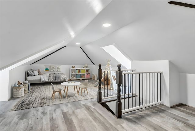 936 Pike Run Dr, California, PA 15423