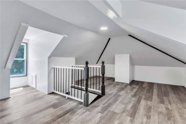 936 Pike Run Dr, California, PA 15423