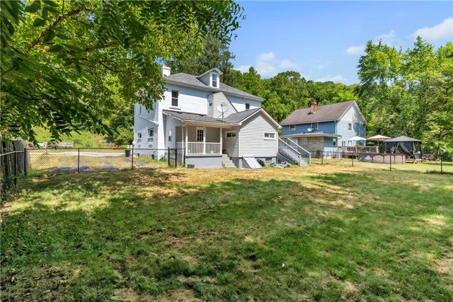 936 Pike Run Dr, California, PA 15423