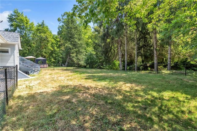 936 Pike Run Dr, California, PA 15423