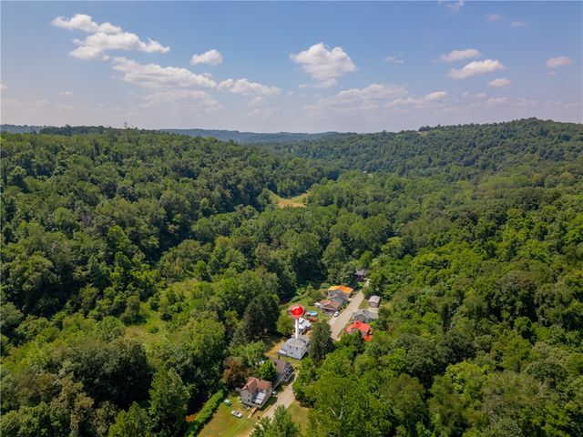 936 Pike Run Dr, California, PA 15423