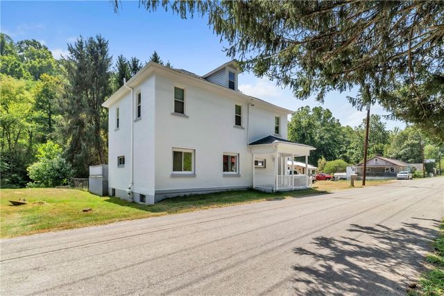 936 Pike Run Dr, California, PA 15423