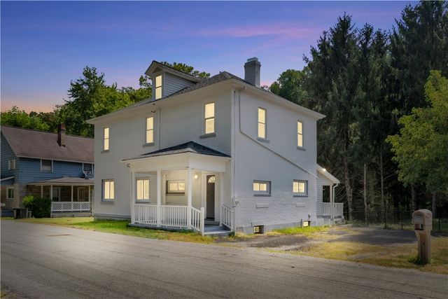 936 Pike Run Dr, California, PA 15423