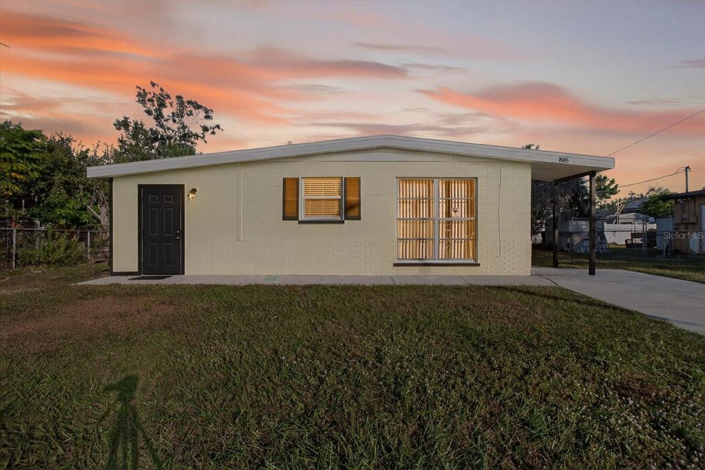 Image 2 of property listing at 805 29TH STREET E, Bradenton, FL 34208