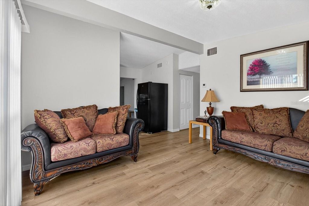 Image 11 of property listing at 805 29TH STREET E, Bradenton, FL 34208