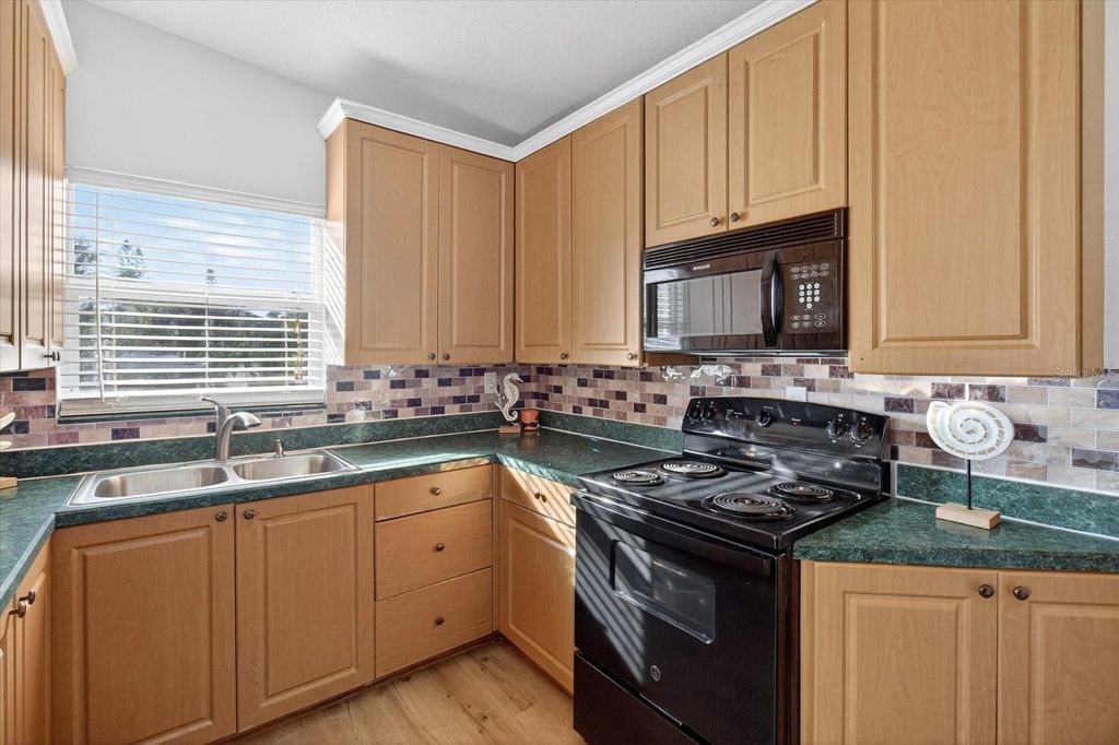 Image 15 of property listing at 805 29TH STREET E, Bradenton, FL 34208